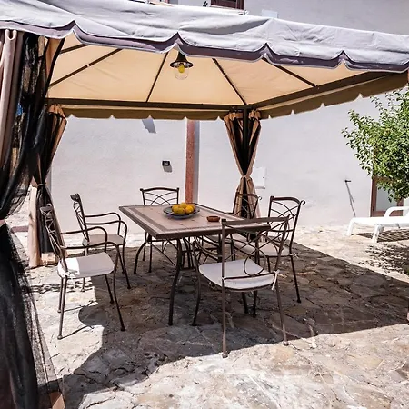 Casa Aniello Vila *